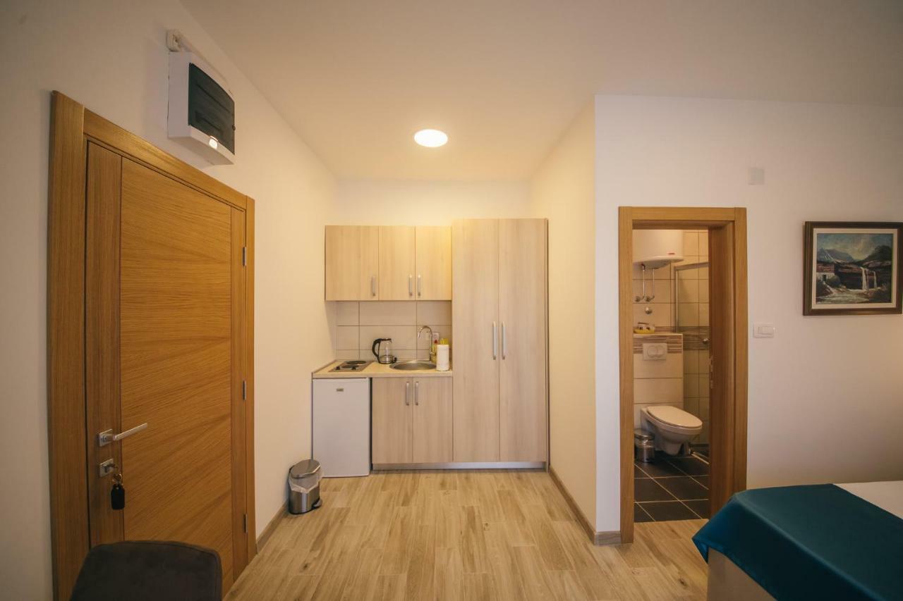 Apartments Vojislav Virpazar Buitenkant foto