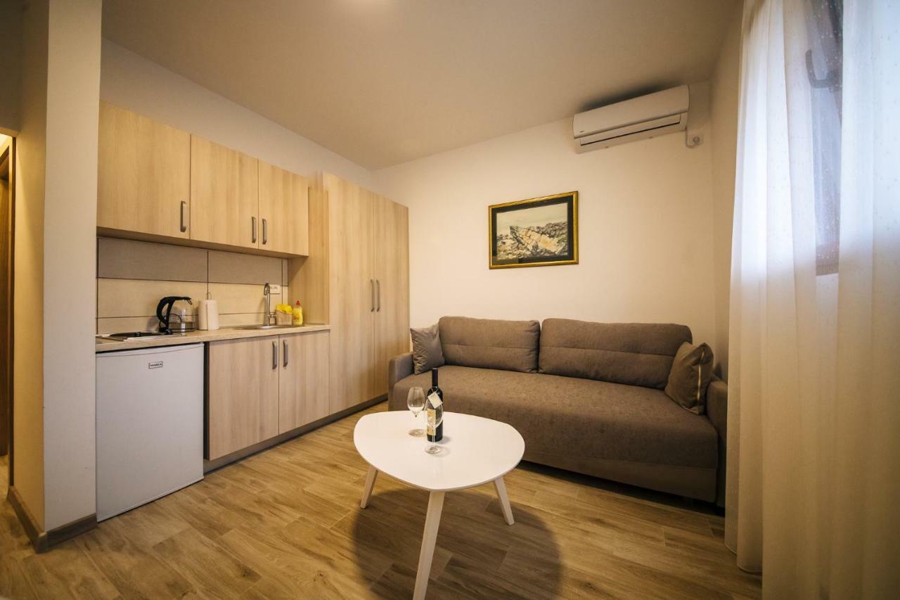 Apartments Vojislav Virpazar Buitenkant foto